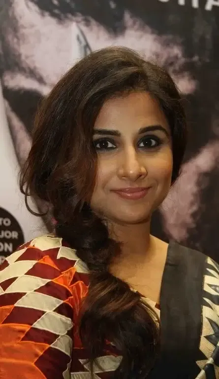 BEAUTIFUL ACTRESS VIDYA BALAN PHOTOS IN BLACK SAREE 8